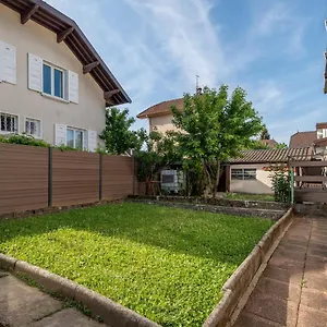Maison De Meublée Idéalement Située Avec 3 Chambres Parking&jardin Hébergement de vacances Annecy